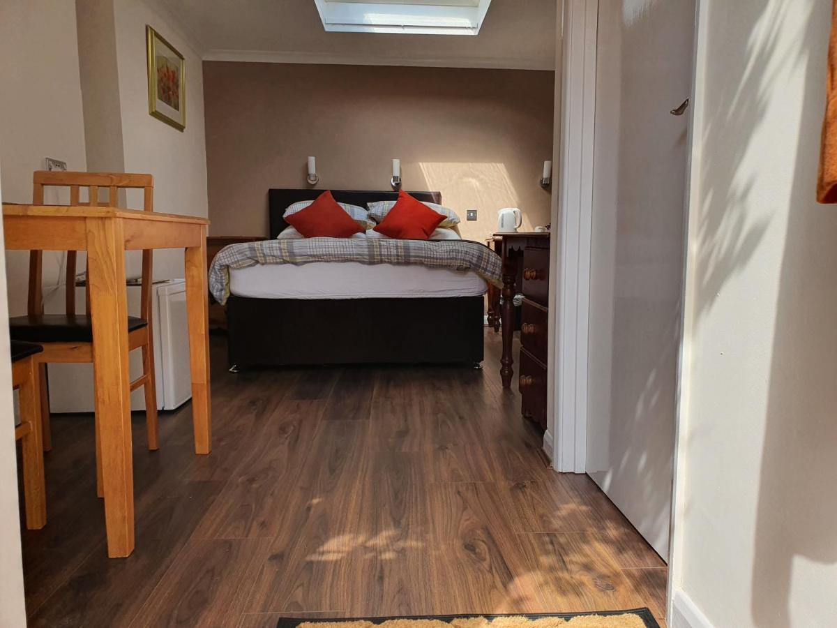 Penryn Guest House, Ensuite Rooms, Free Parking And Free Wifi Стратфорд-апон-Эйвон Экстерьер фото
