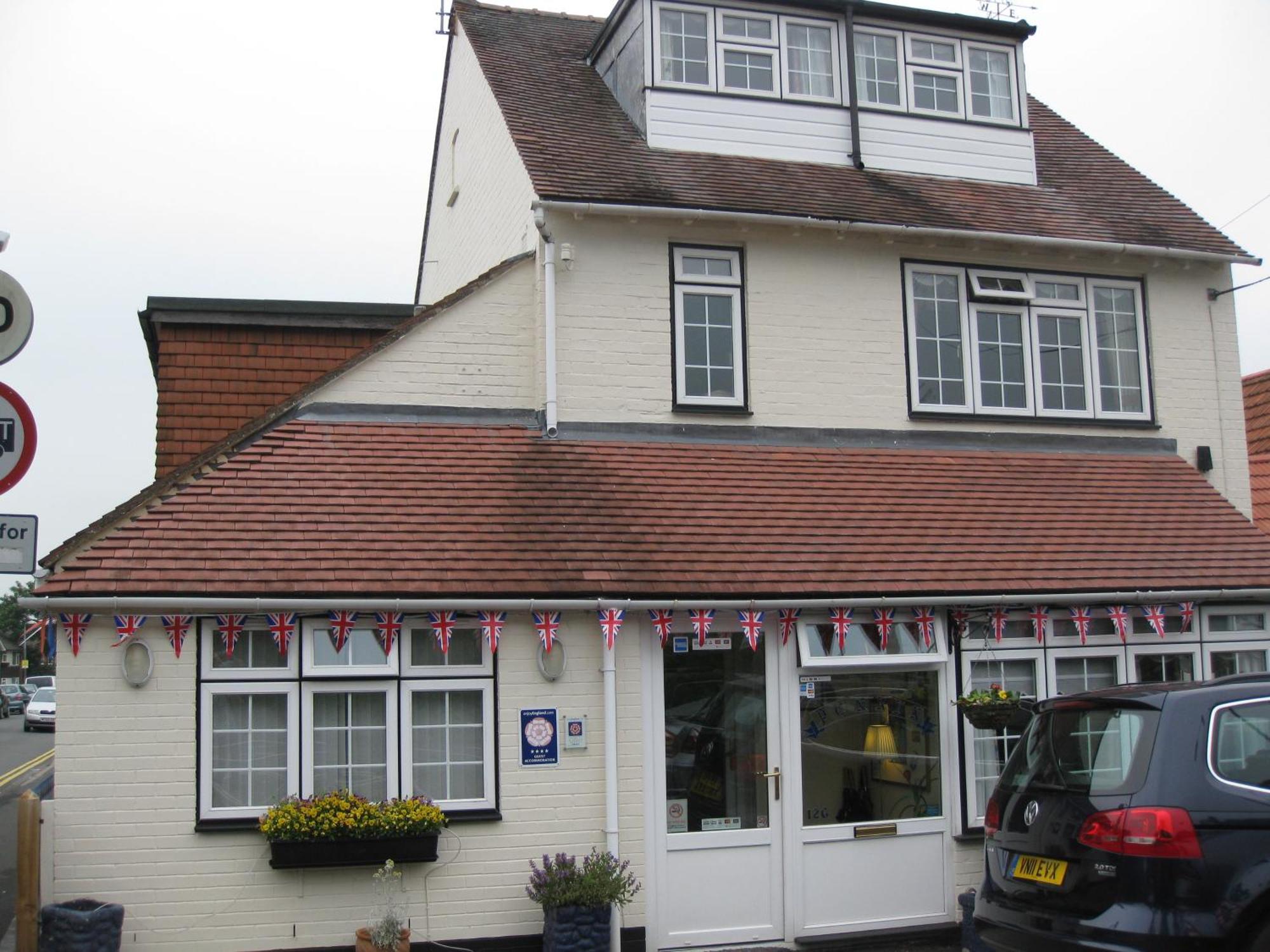 Penryn Guest House, Ensuite Rooms, Free Parking And Free Wifi Стратфорд-апон-Эйвон Экстерьер фото