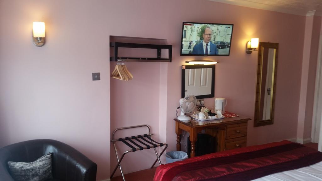 Penryn Guest House, Ensuite Rooms, Free Parking And Free Wifi Стратфорд-апон-Эйвон Экстерьер фото