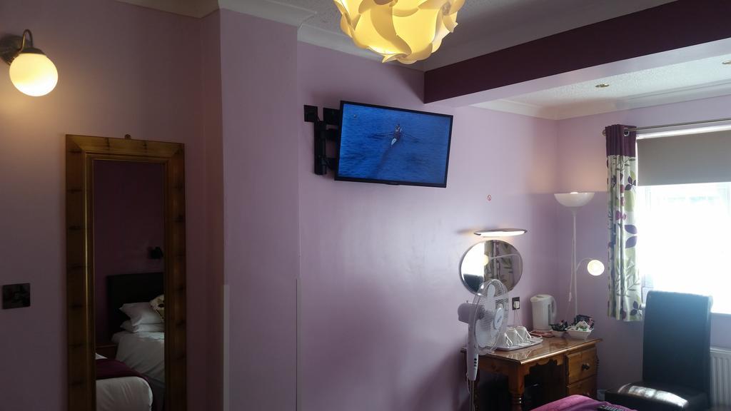 Penryn Guest House, Ensuite Rooms, Free Parking And Free Wifi Стратфорд-апон-Эйвон Экстерьер фото