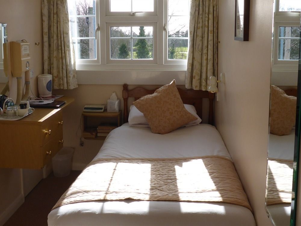 Penryn Guest House, Ensuite Rooms, Free Parking And Free Wifi Стратфорд-апон-Эйвон Экстерьер фото